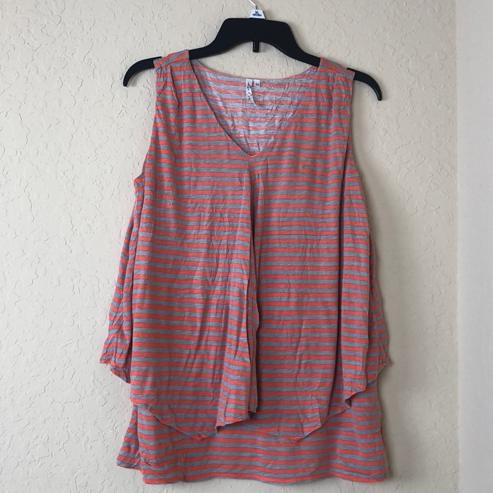 Lulu’s 2 tier top